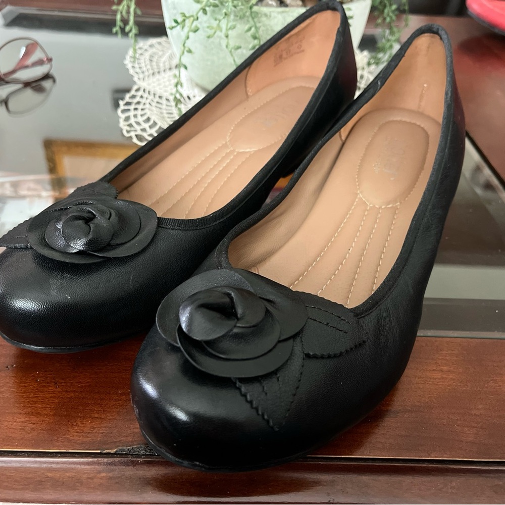 Hotter women’s Black leather Wedge Shoes w/ flower fits US size 11 = EU 42